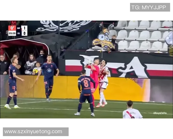 西甲精彩对决AC米兰大胜拜仁乌龙球引发争议判罚全场沸腾